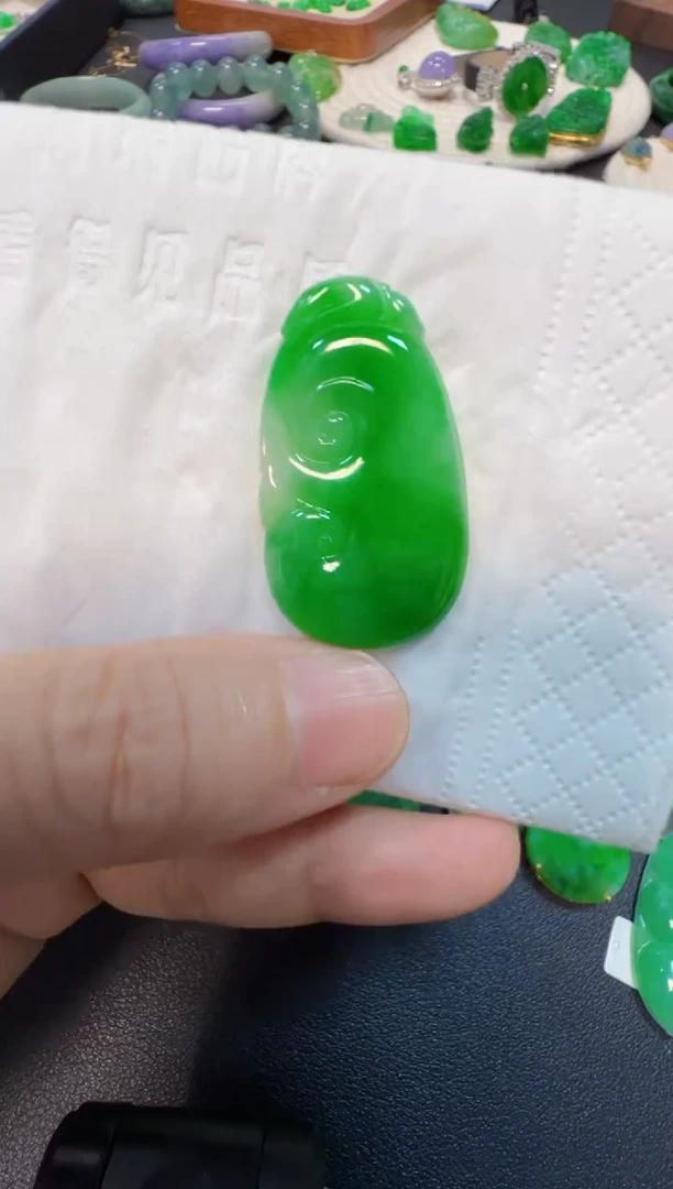 翡翠未镶嵌吊坠(不含链)6800