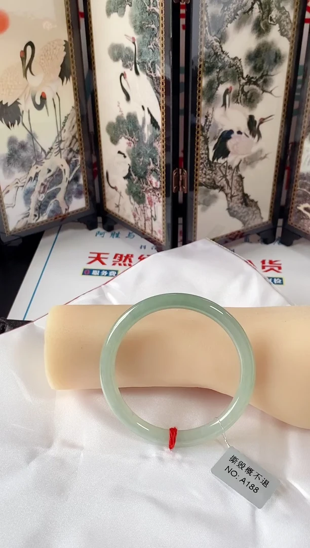 未镶嵌手镯翡翠手镯