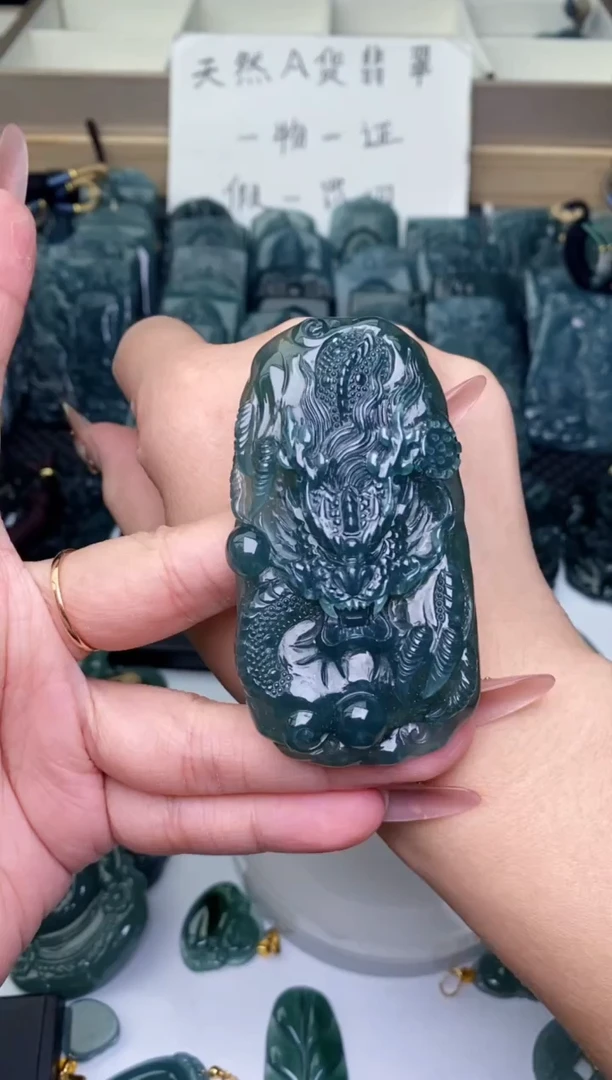 颈饰未镶嵌翡翠