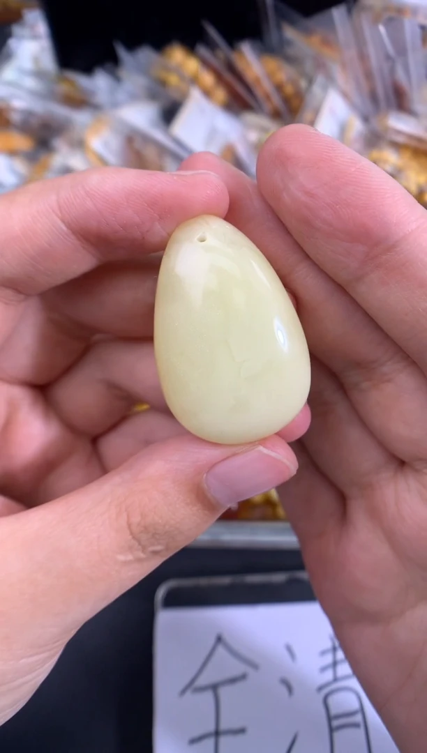 蜜蜡未镶嵌珠宝奇石1