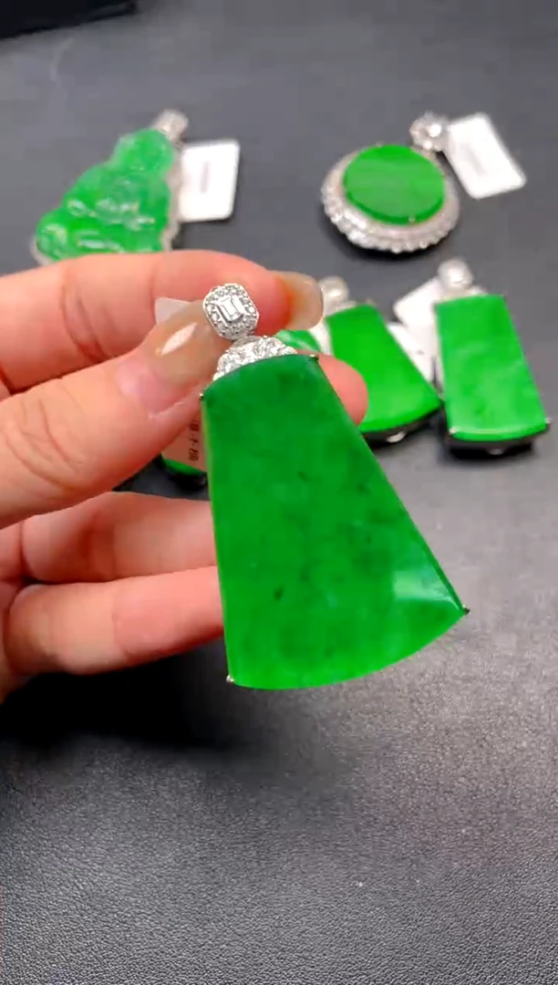 颈饰银S925镶嵌翡翠吊坠