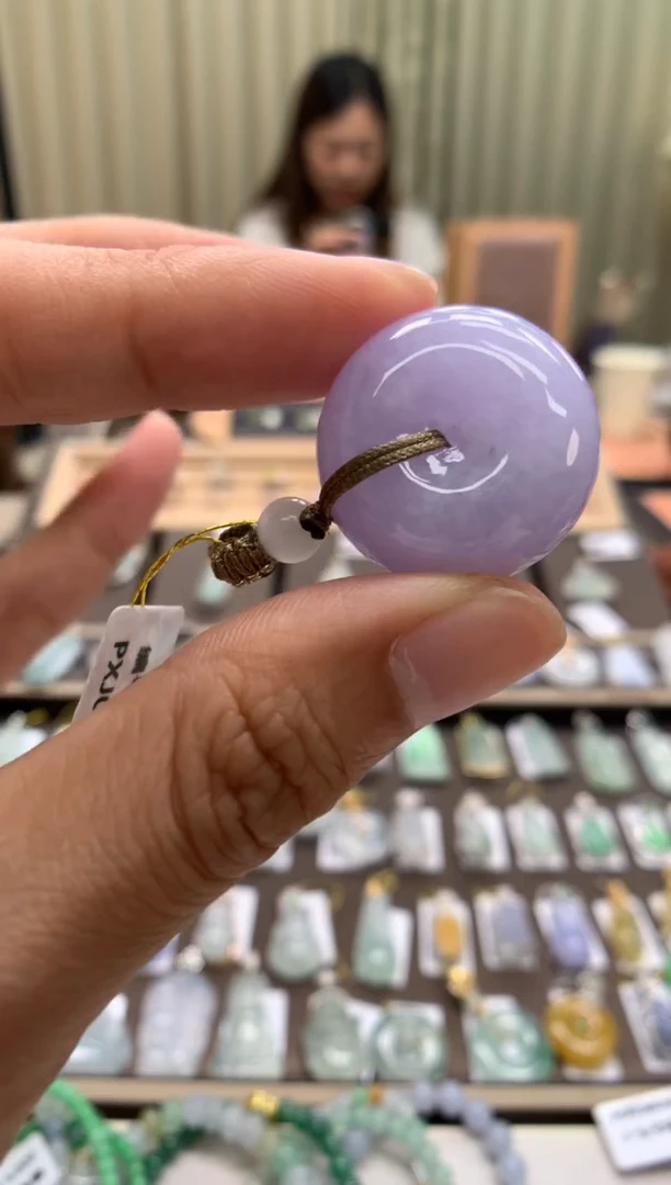 翡翠未镶嵌颈饰平安扣