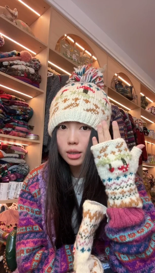 羊毛白色蘑菇手套