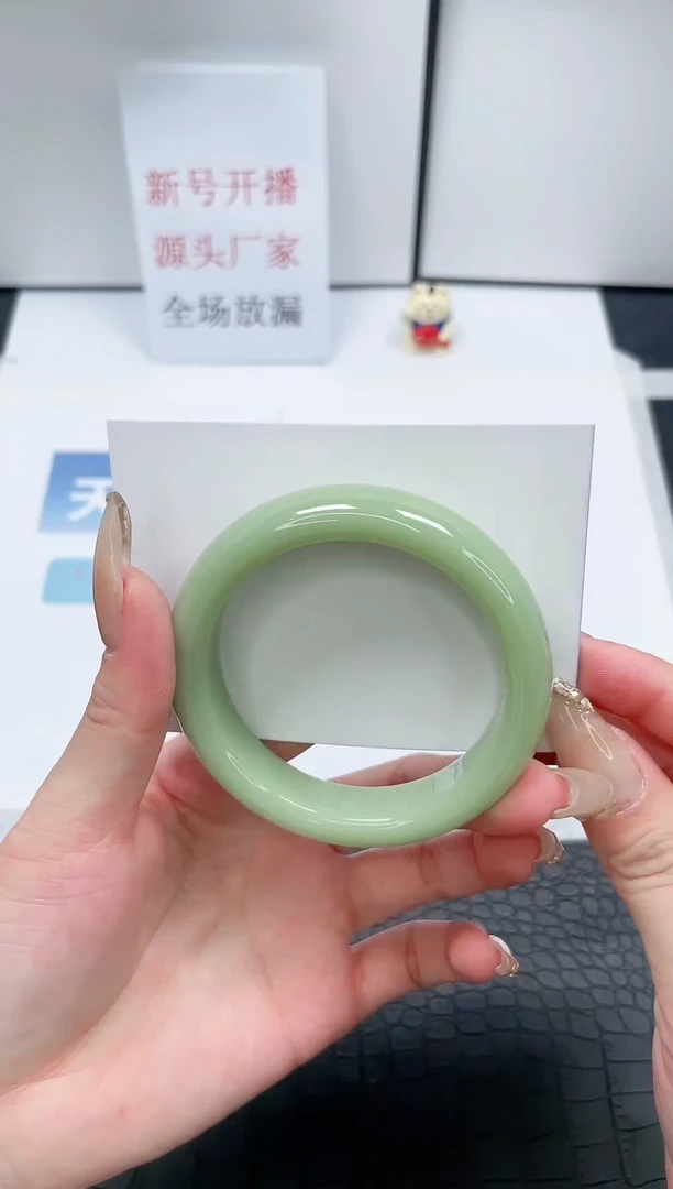 【闪购商品】石英质玉手镯未镶嵌W65-56.3