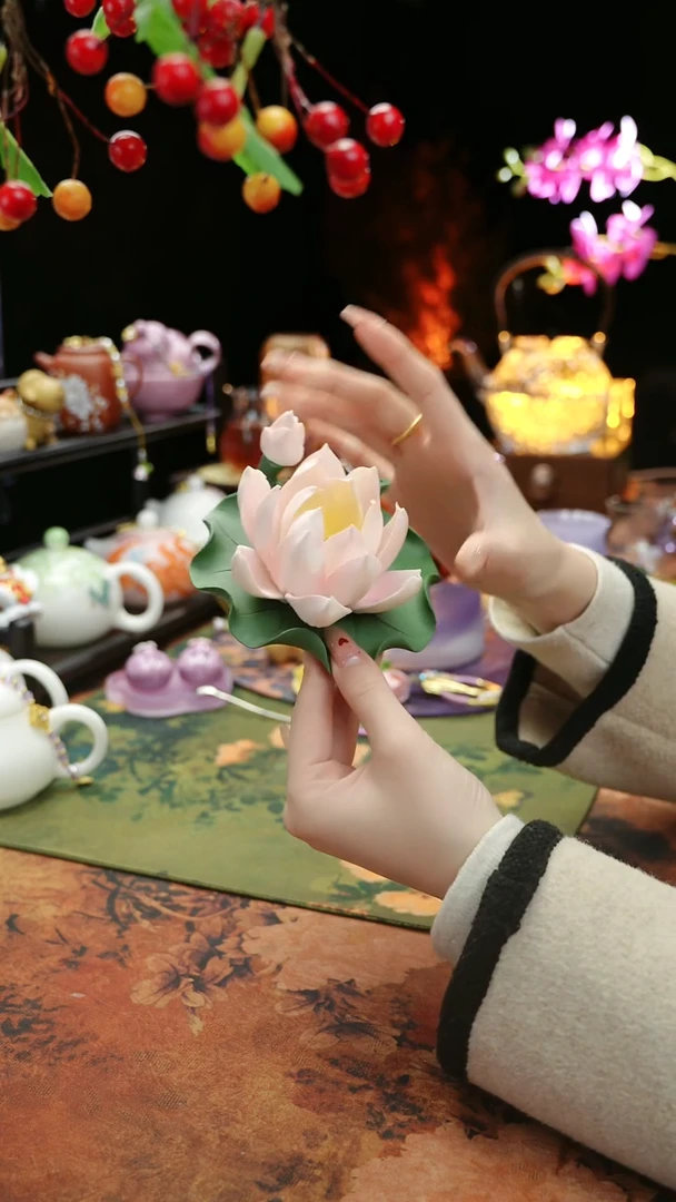 【闪购商品】陶瓷荷花摆件香插