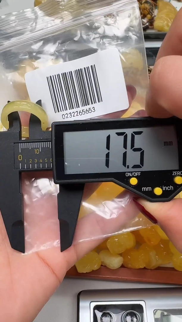 裸石琥珀未镶嵌如图