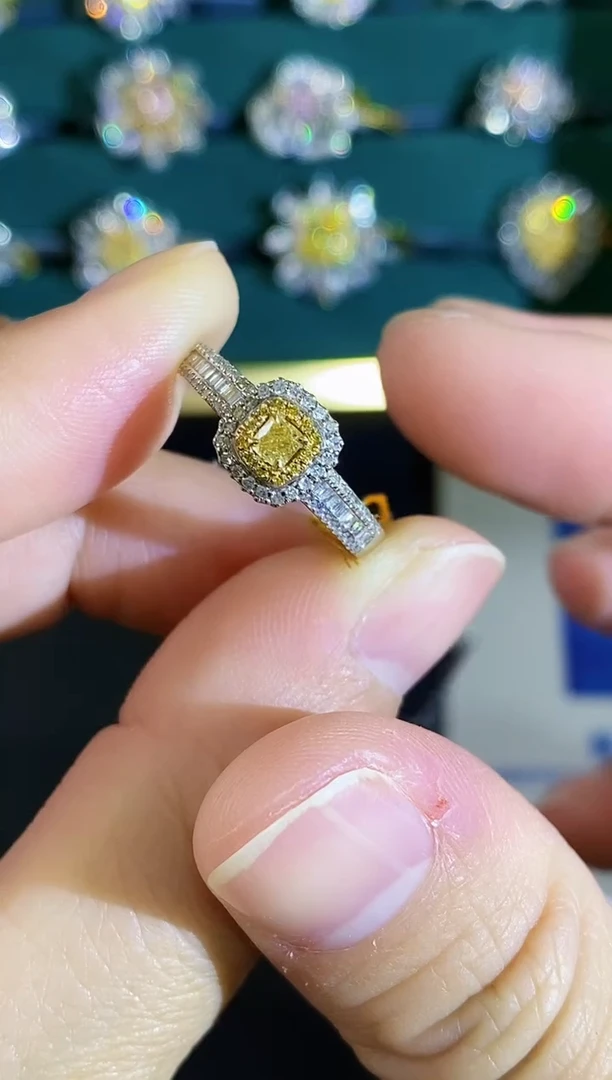 18K金镶嵌戒指钻石戒指