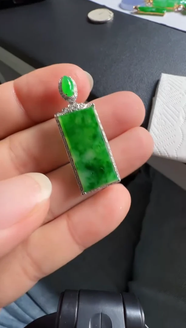 吊坠(不含链)18K金镶嵌翡翠3980