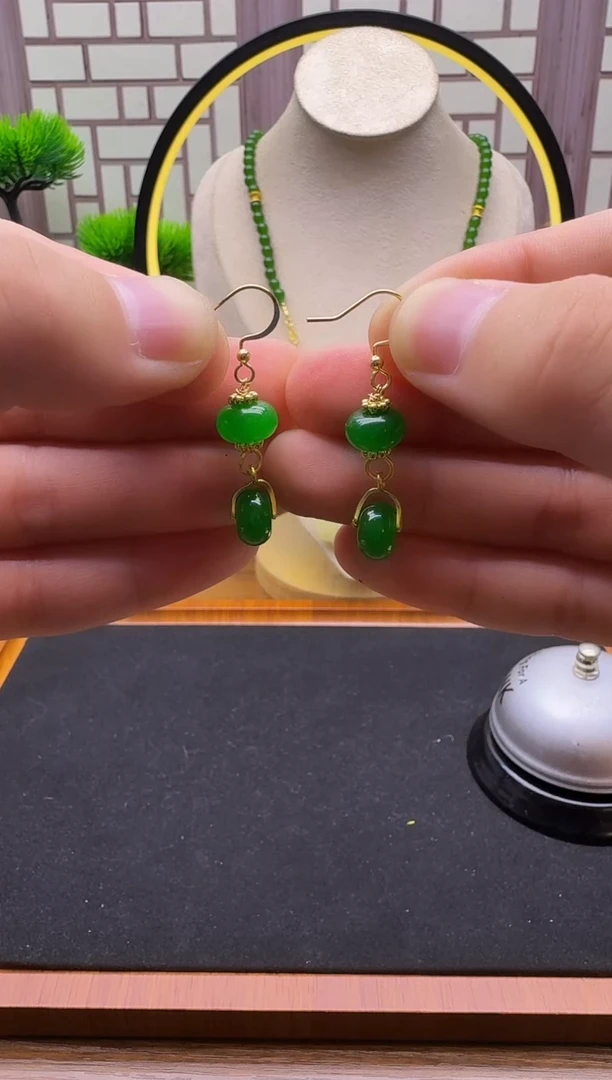 14K金镶嵌翡翠耳饰E15