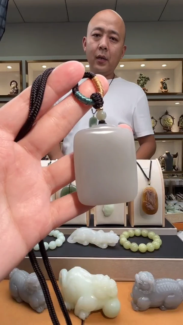 颈饰未镶嵌和田玉苏