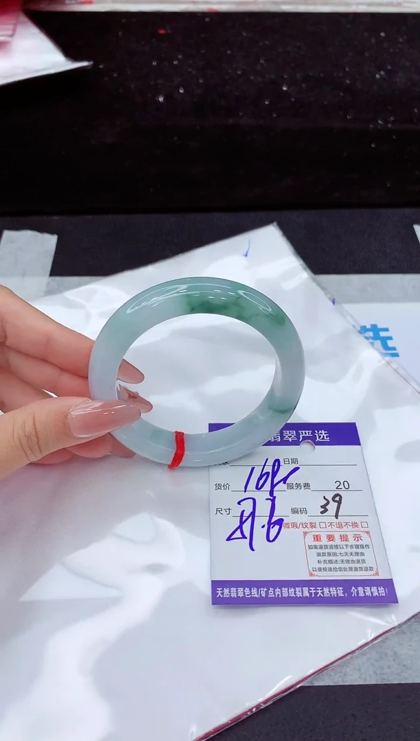 翡翠手镯未镶嵌1