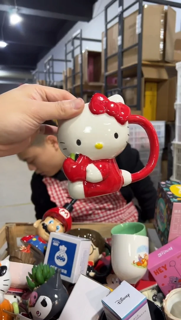 【闪购商品】杯红色kt抱苹果全身杯