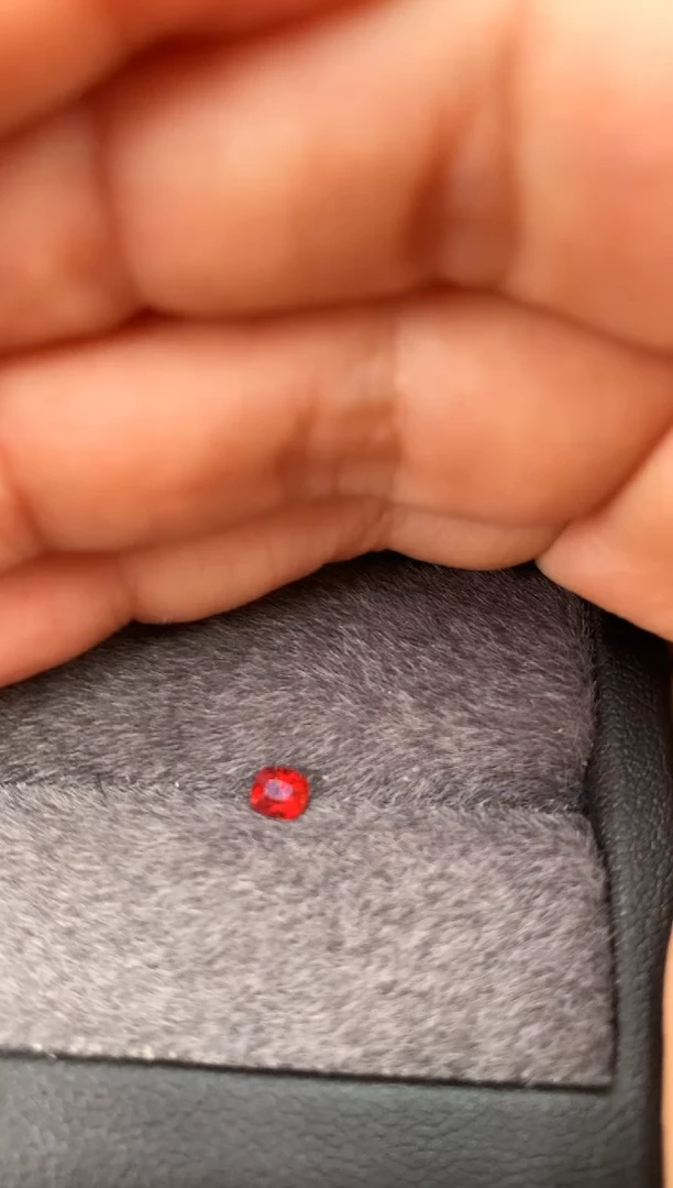 未镶嵌裸石定制尖晶石枕型 红绝地 0.29ct