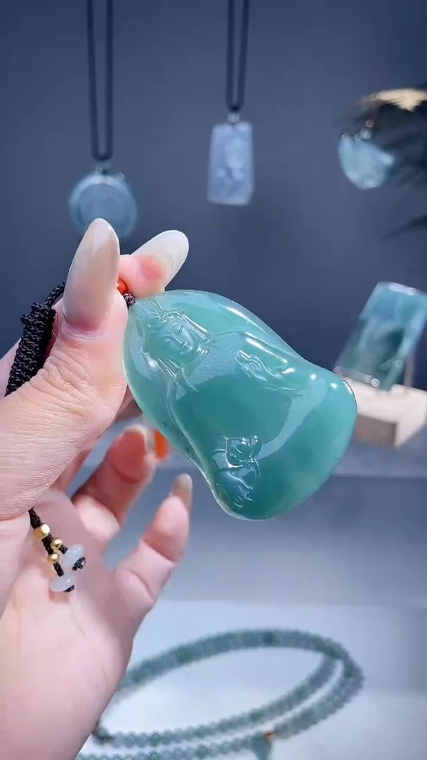 颈饰未镶嵌翡翠观音