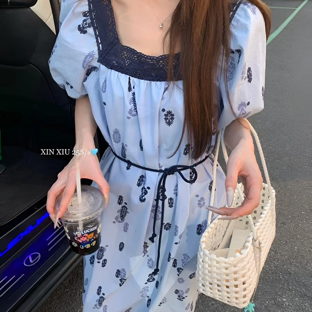 防晒蓝色海边碎花连衣裙蕾丝显瘦气质时尚夏季法式收腰修身方领