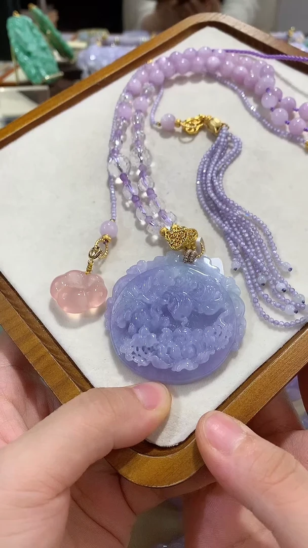 颈饰未镶嵌翡翠吊坠
