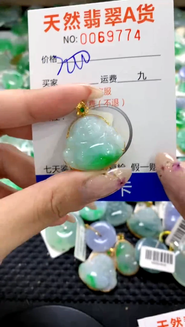 翡翠18K金镶嵌颈饰1111111111111111