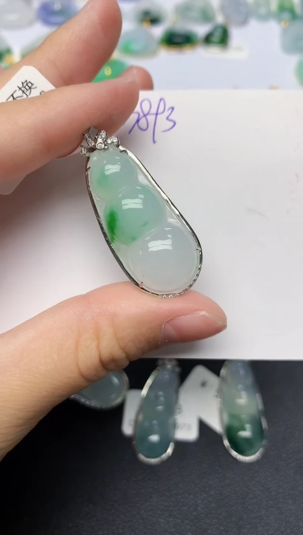 颈饰18K金镶嵌翡翠天然缅甸A货翡翠百元以上9元证书费自理