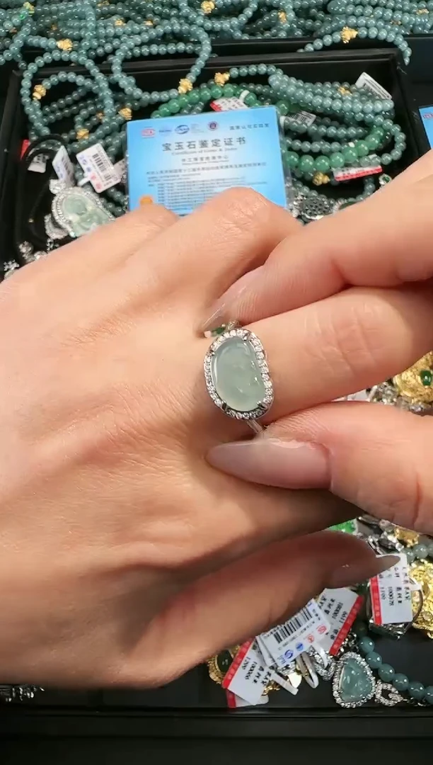 【闪购商品】翡翠吊坠(赠链)未镶嵌天然翡翠A货
