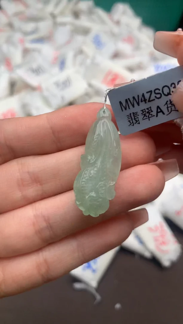 【闪购商品】翡翠挂件未镶嵌一