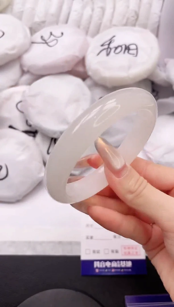 【闪购商品】石英质玉手镯未镶嵌13K13-60