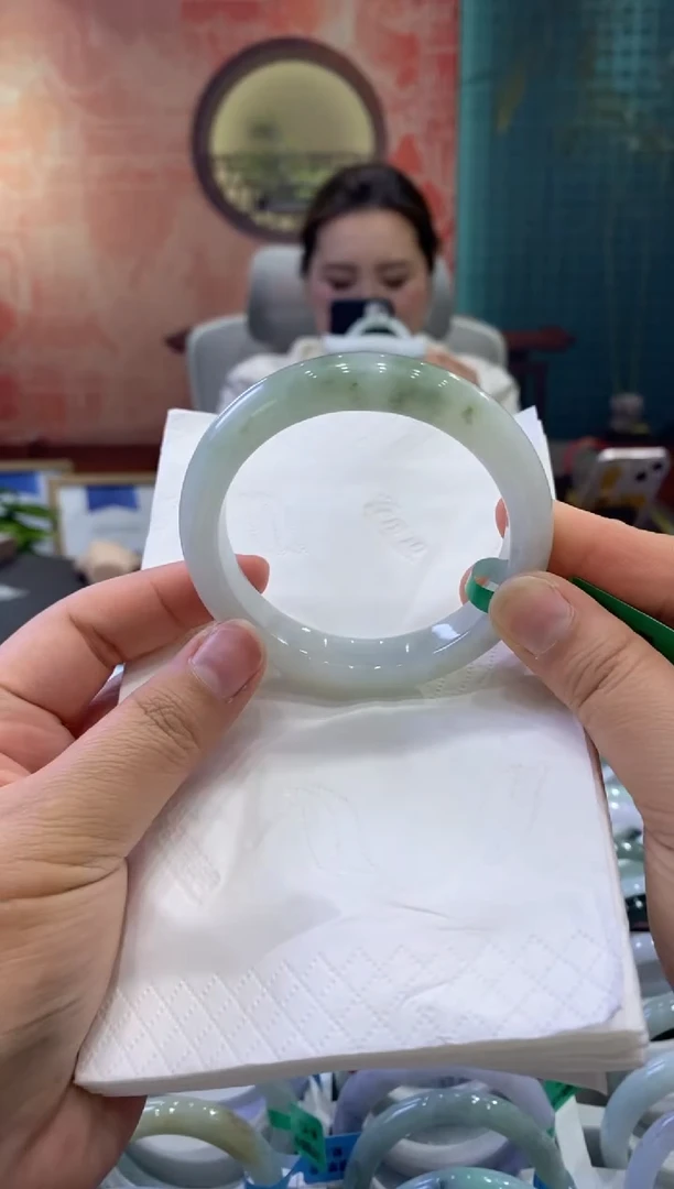 【闪购商品】翡翠手镯未镶嵌多人0008522