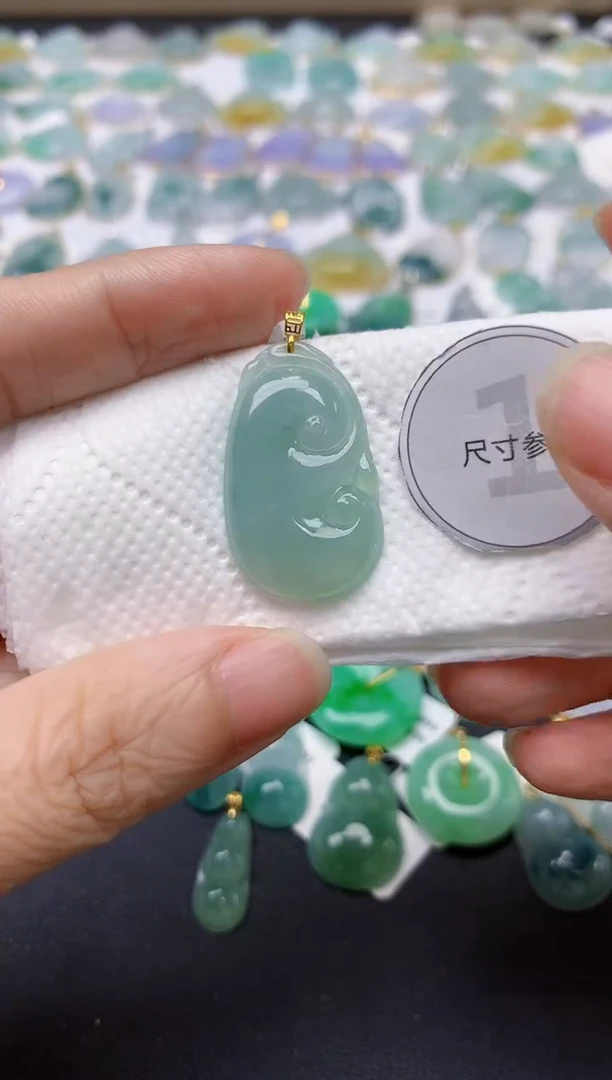 翡翠18K金镶嵌颈饰天然缅甸A货翡翠