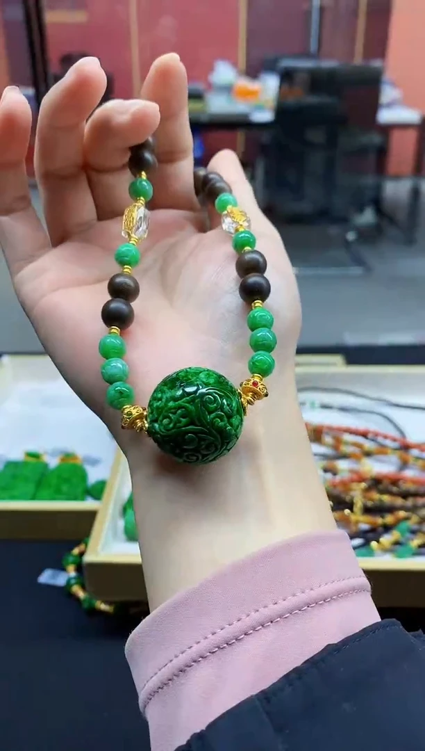 颈饰未镶嵌翡翠吊坠-75