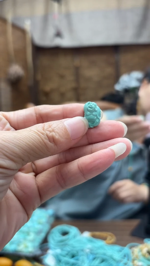 绿松石未镶嵌颈饰发一件   1.72g