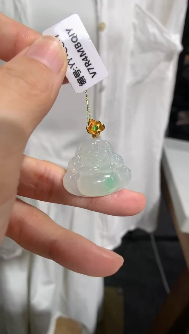 翡翠18K金镶嵌颈饰佛公