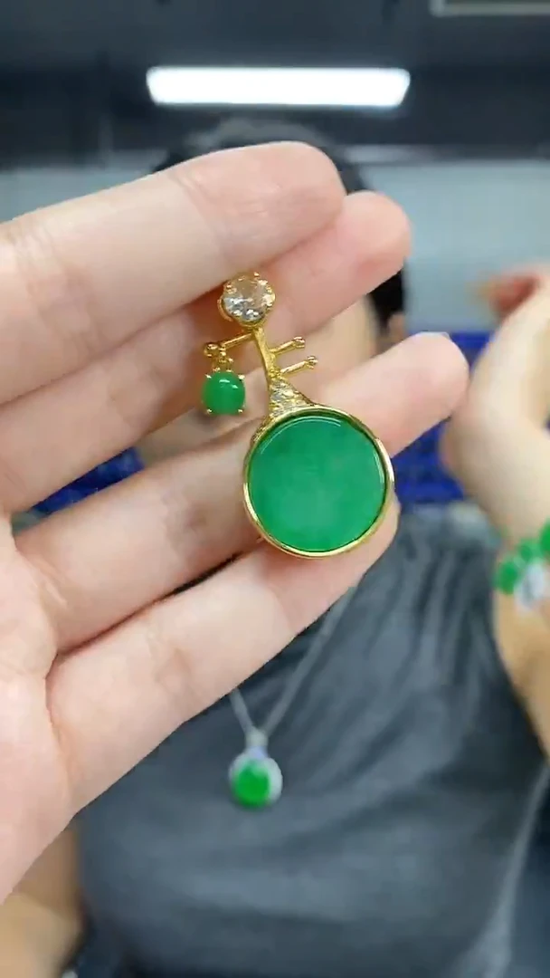 颈饰未镶嵌翡翠多样性发其一颜色微差