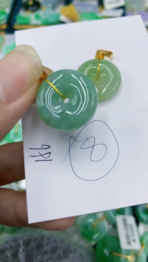 翡翠未镶嵌颈饰1111111111多样性发其一