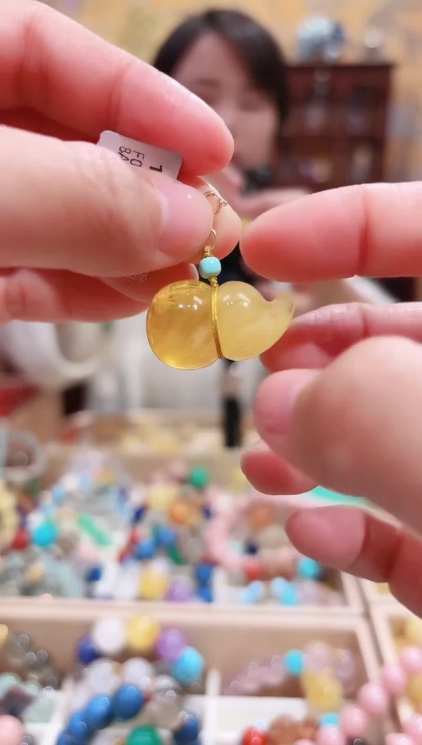 蜜蜡颈饰18K金镶嵌葫芦设计款