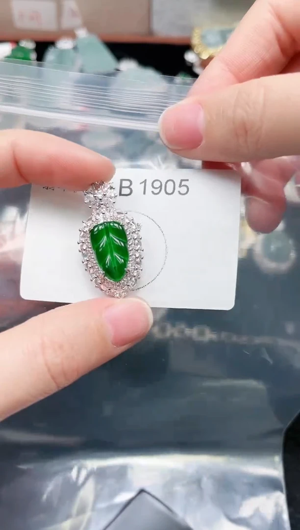 【闪购商品】翡翠颈饰未镶嵌1905赠皮绳