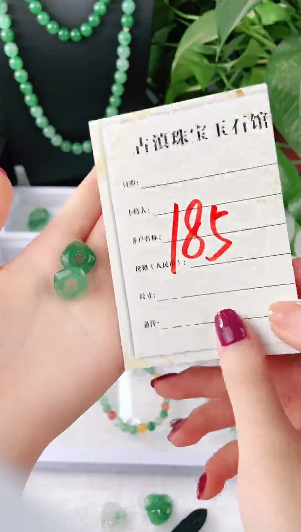 未镶嵌耳坠石英质玉（非洲翠）精品吊坠