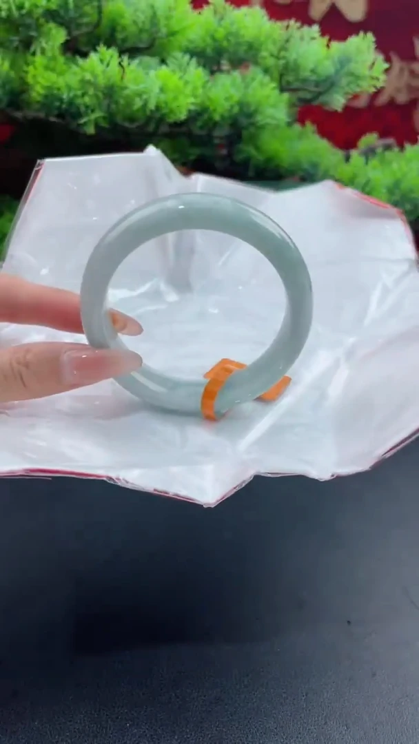 【闪购商品】翡翠手镯未镶嵌13翡翠手镯（微瑕）