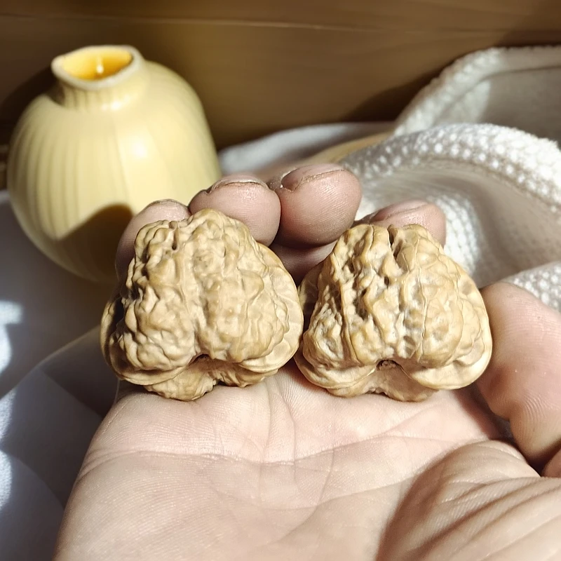 蛤蟆头文玩核桃精品对骨质好