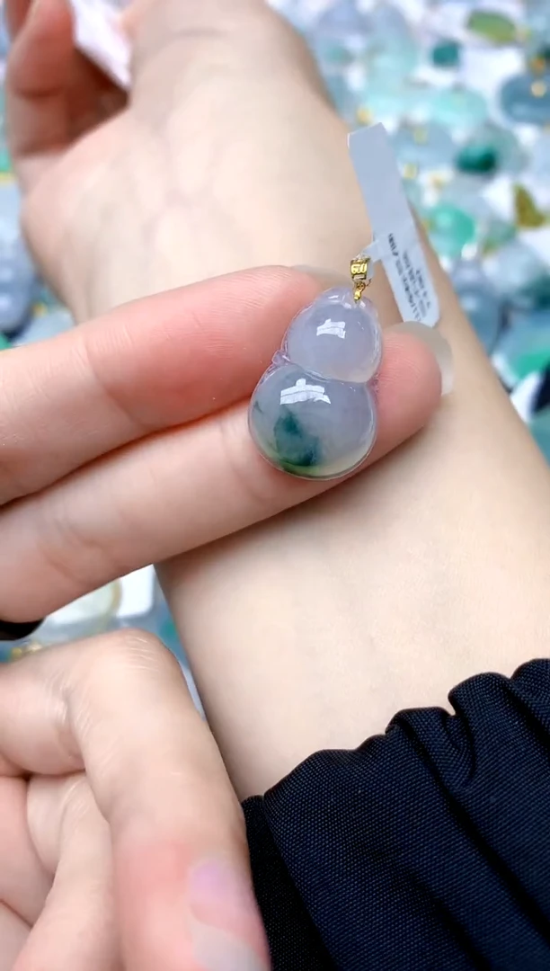 颈饰18K金镶嵌翡翠天然A货翡翠