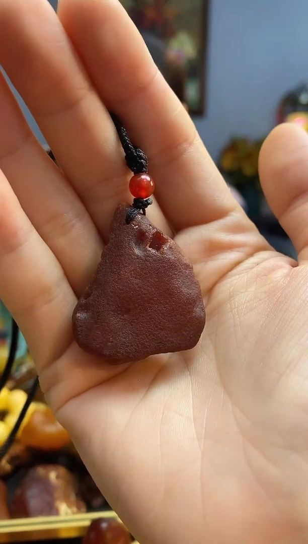 未镶嵌颈饰琥珀吊坠