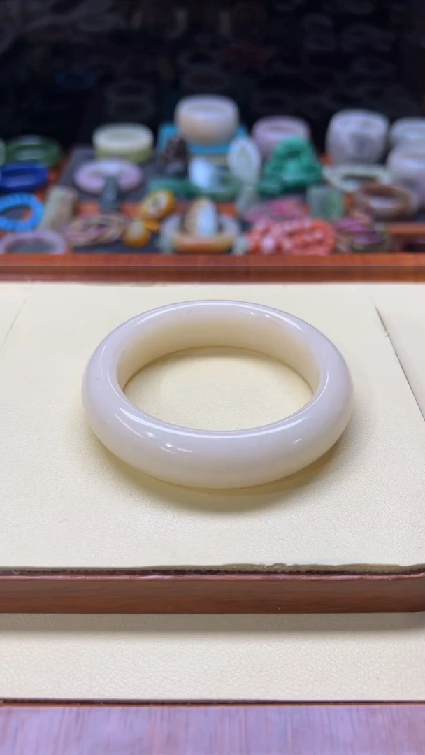 未镶嵌手镯石英质玉沁**合074