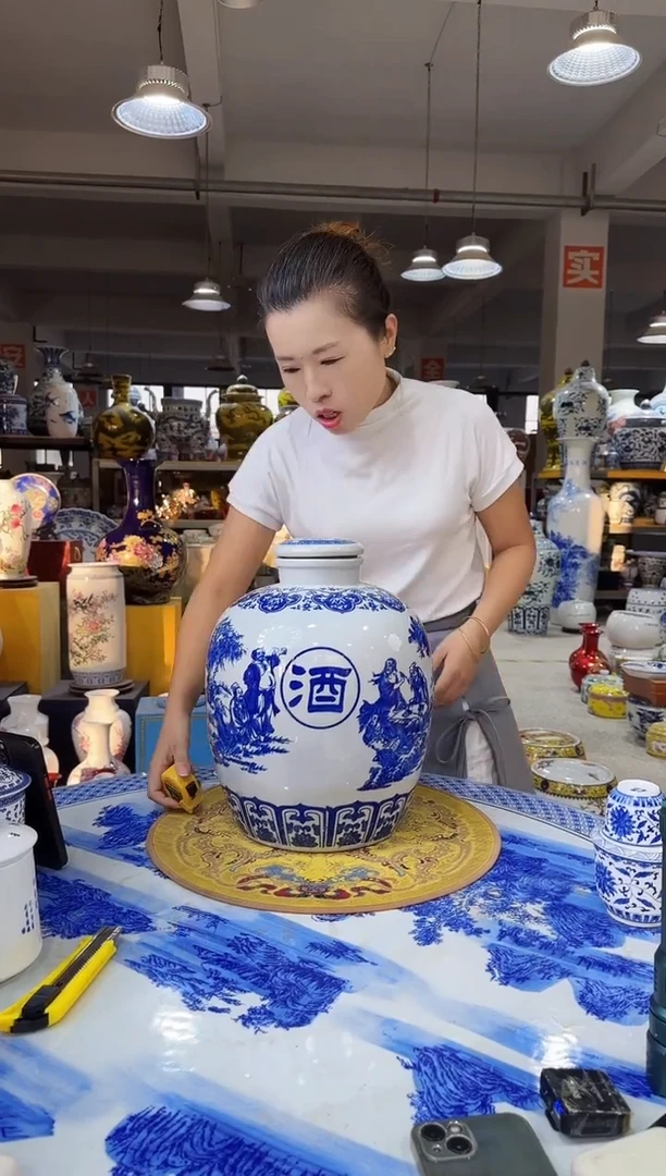 摆件青花20斤酒坛