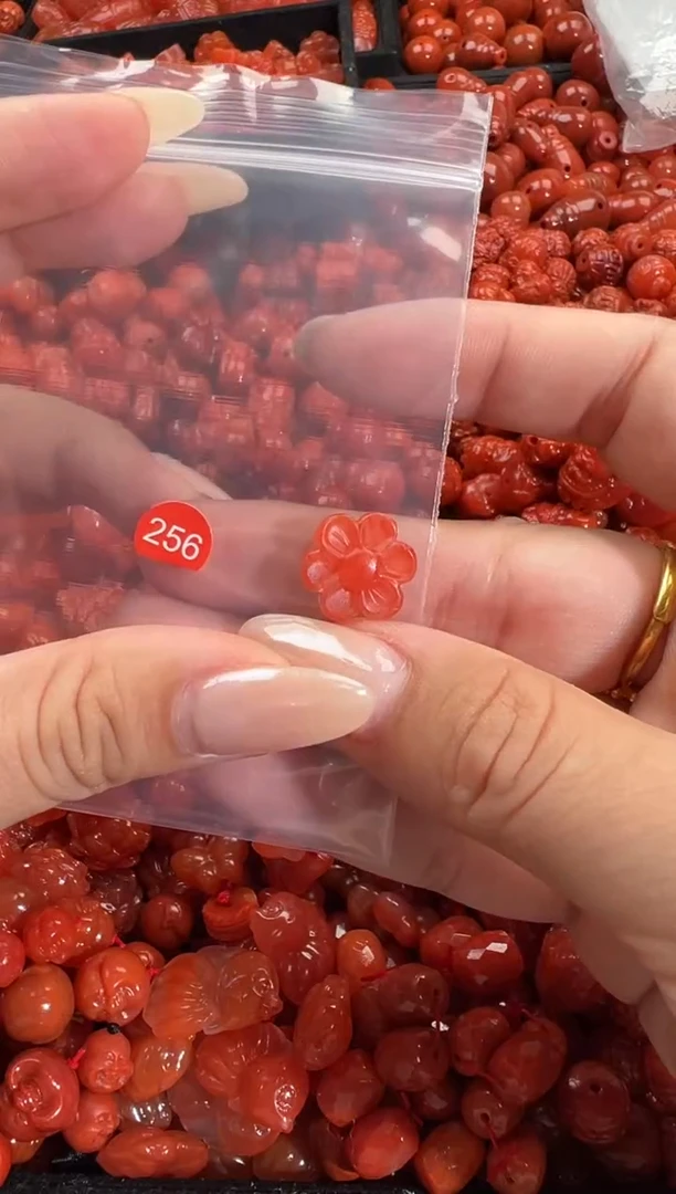 颈饰未镶嵌南红玛瑙1