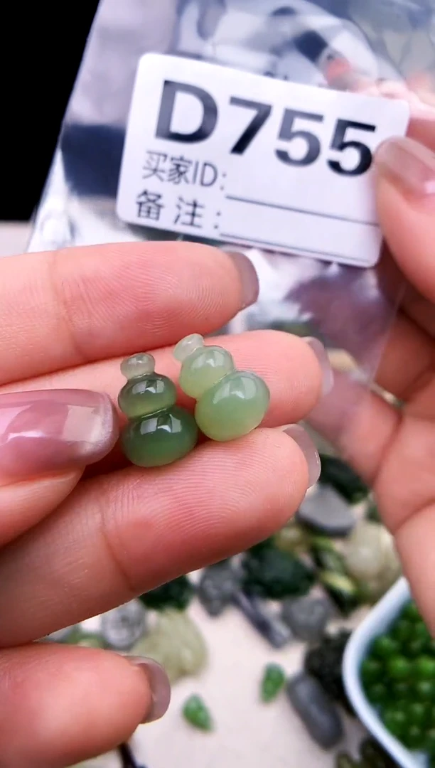 颈饰未镶嵌和田玉两*树 拍一发一