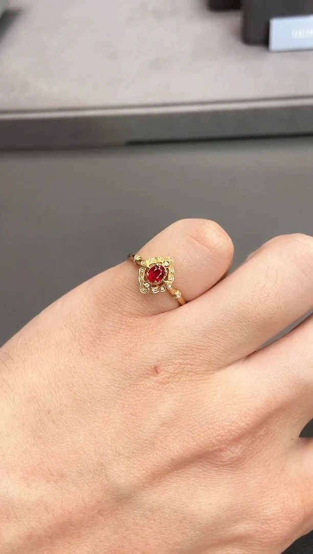 18K金镶嵌戒指红宝石0.35ct/七天鉴赏