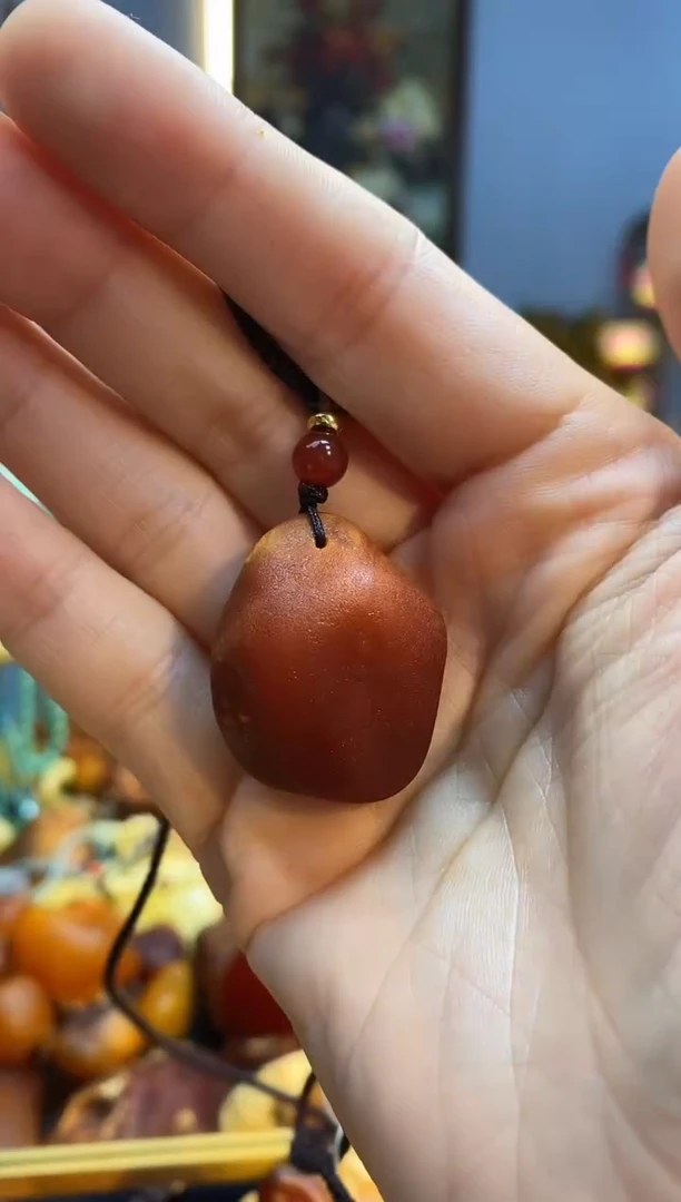 未镶嵌颈饰琥珀吊坠