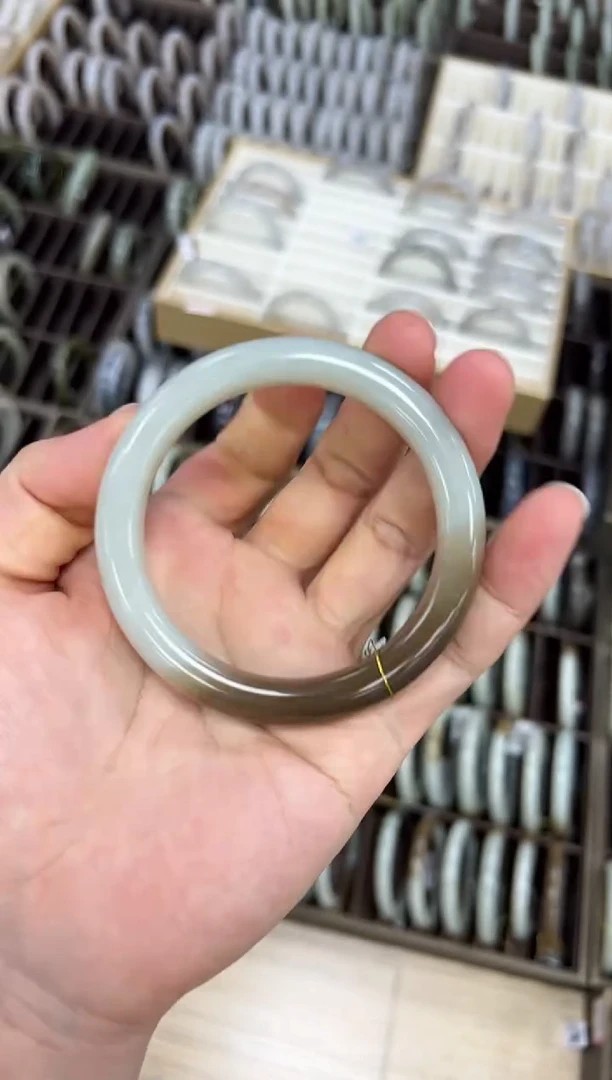 【闪购商品】和田玉手镯未镶嵌61  946