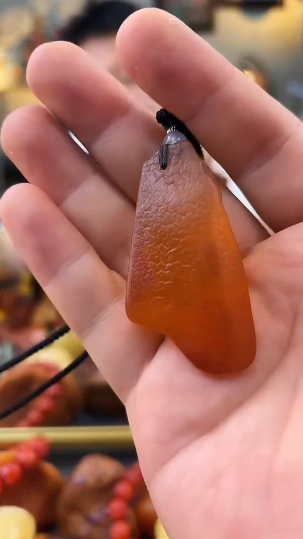 未镶嵌颈饰琥珀吊坠