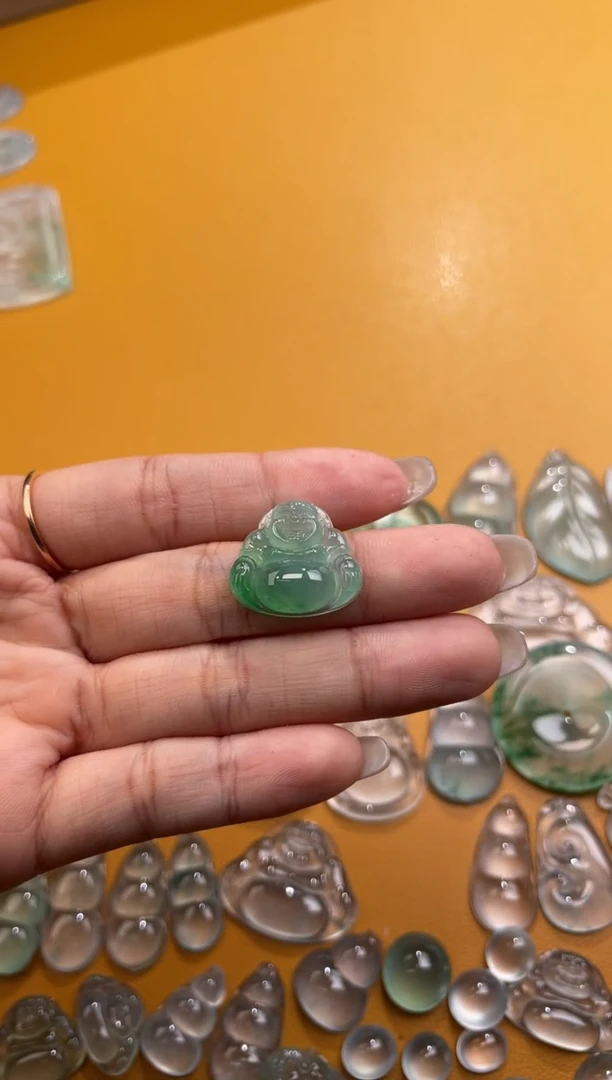 【闪购商品】翡翠未镶嵌吊坠(不含链)佛公 18.8 20.1 5.3