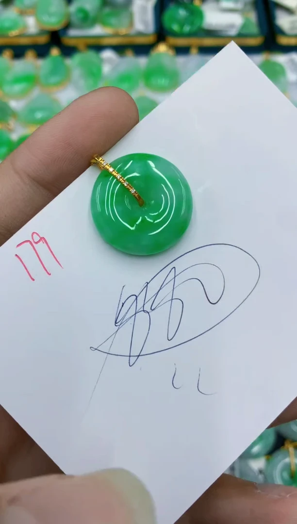 翡翠18K金镶嵌颈饰1111111111