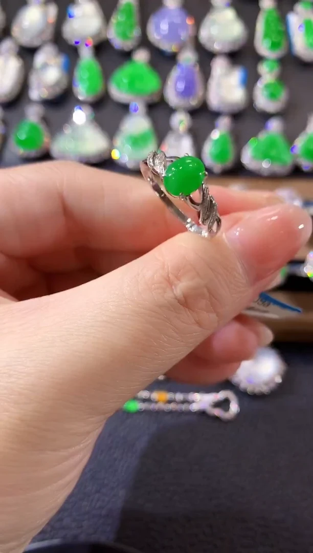 18K金镶嵌戒指翡翠A32